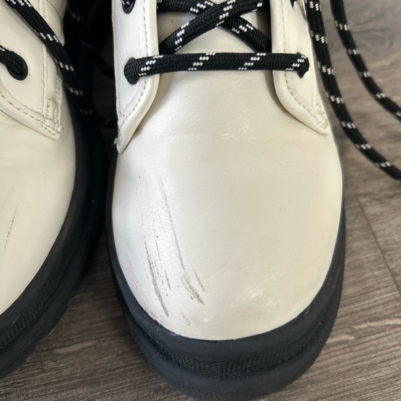 Girls white boots - Picture 2 of 6